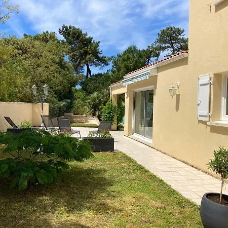 Maison De 4 Chambres Avec Piscine Privee Terrasse Et Wifi A Saint Trojan Les Bains *